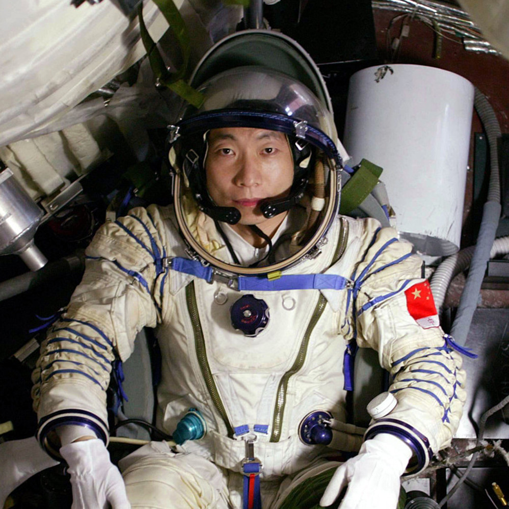 【夜读】杨利伟：惊心动魄的太空一日